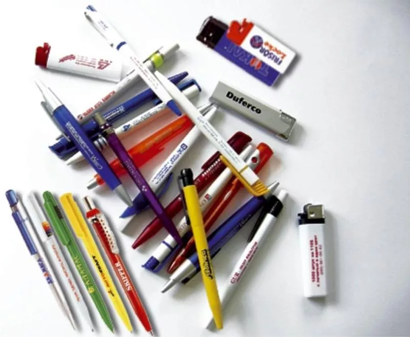 Промо ручки и зажигалки с логотипом компании.