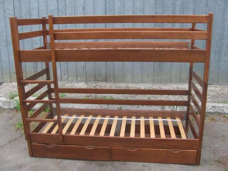 Кровать двухъярусная деревянная 
